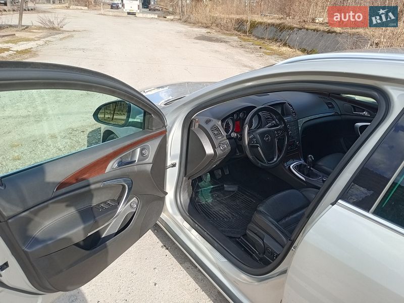 Універсал Opel Insignia 2011 в Звягелі