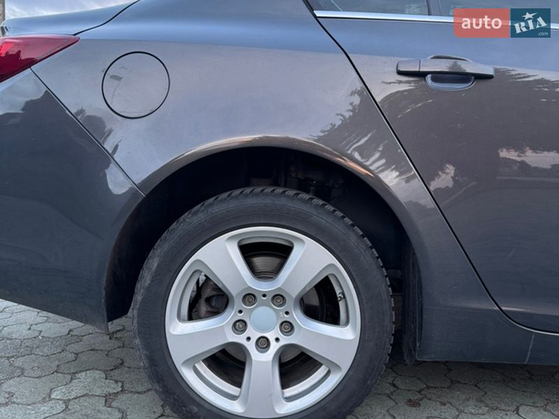 Седан Opel Insignia 2014 в Дубні