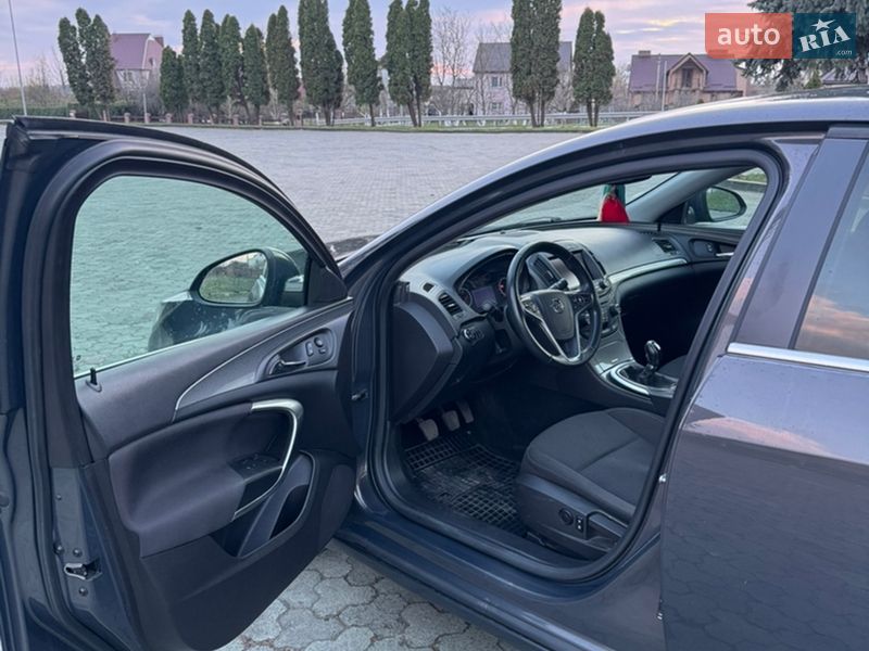 Седан Opel Insignia 2014 в Дубні