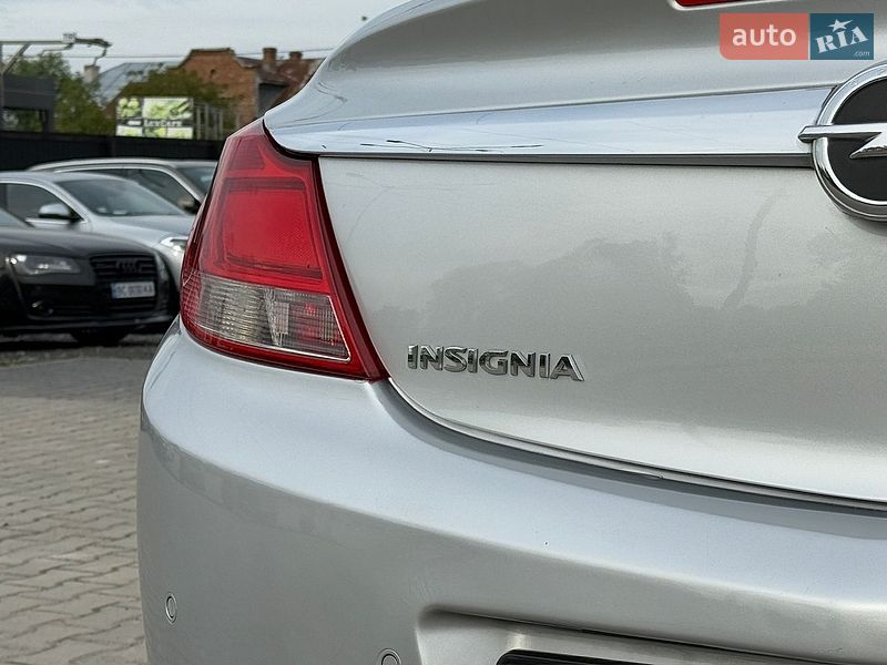 Седан Opel Insignia 2012 в Львове