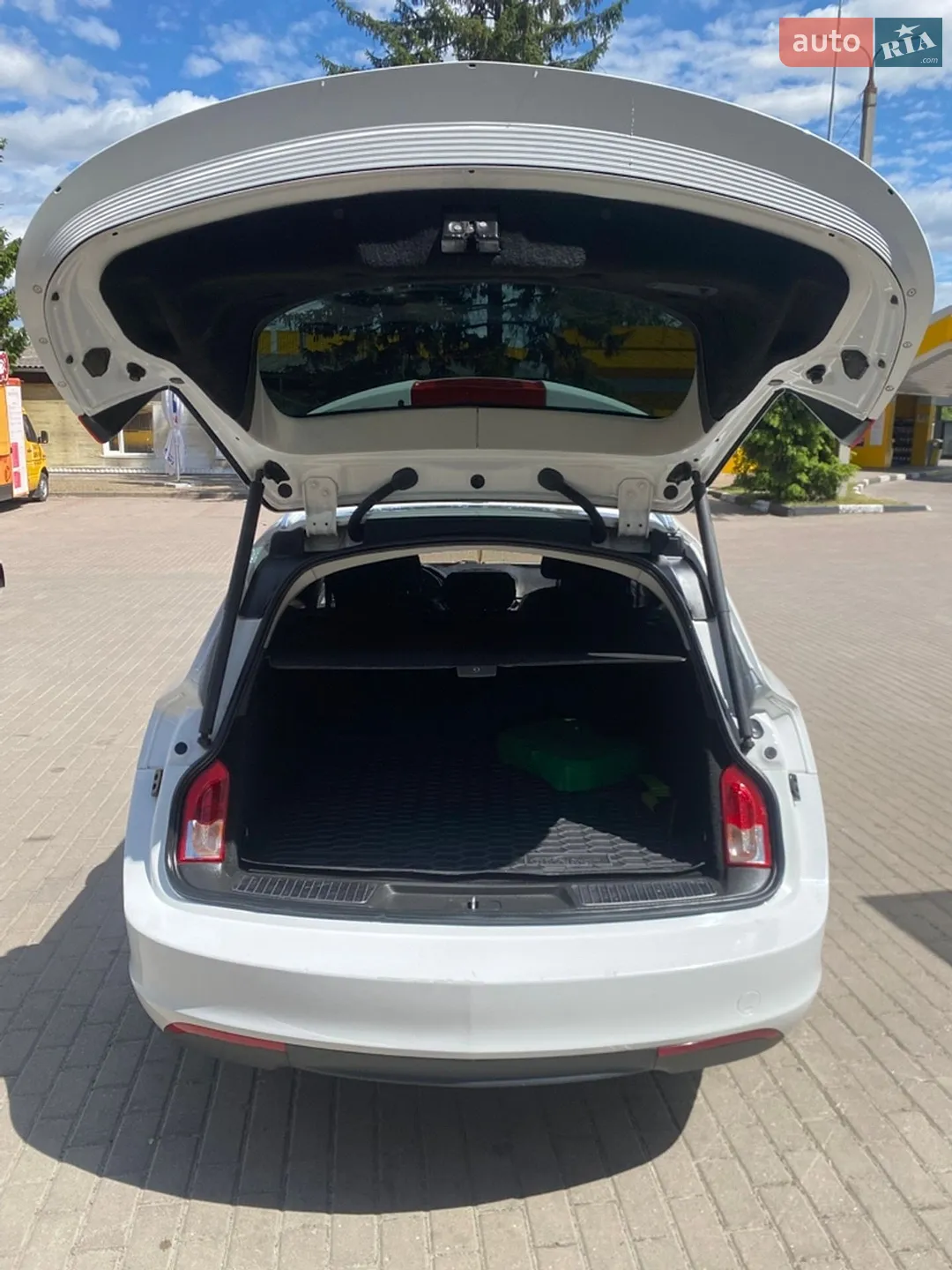 2010 Opel Insignia - мініатюра 11