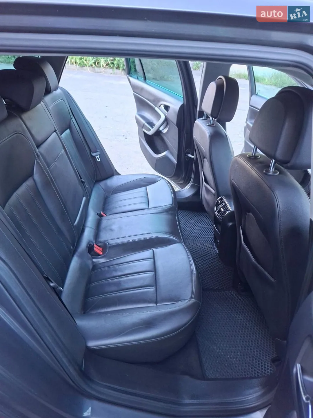 2010 Opel Insignia - мініатюра 10