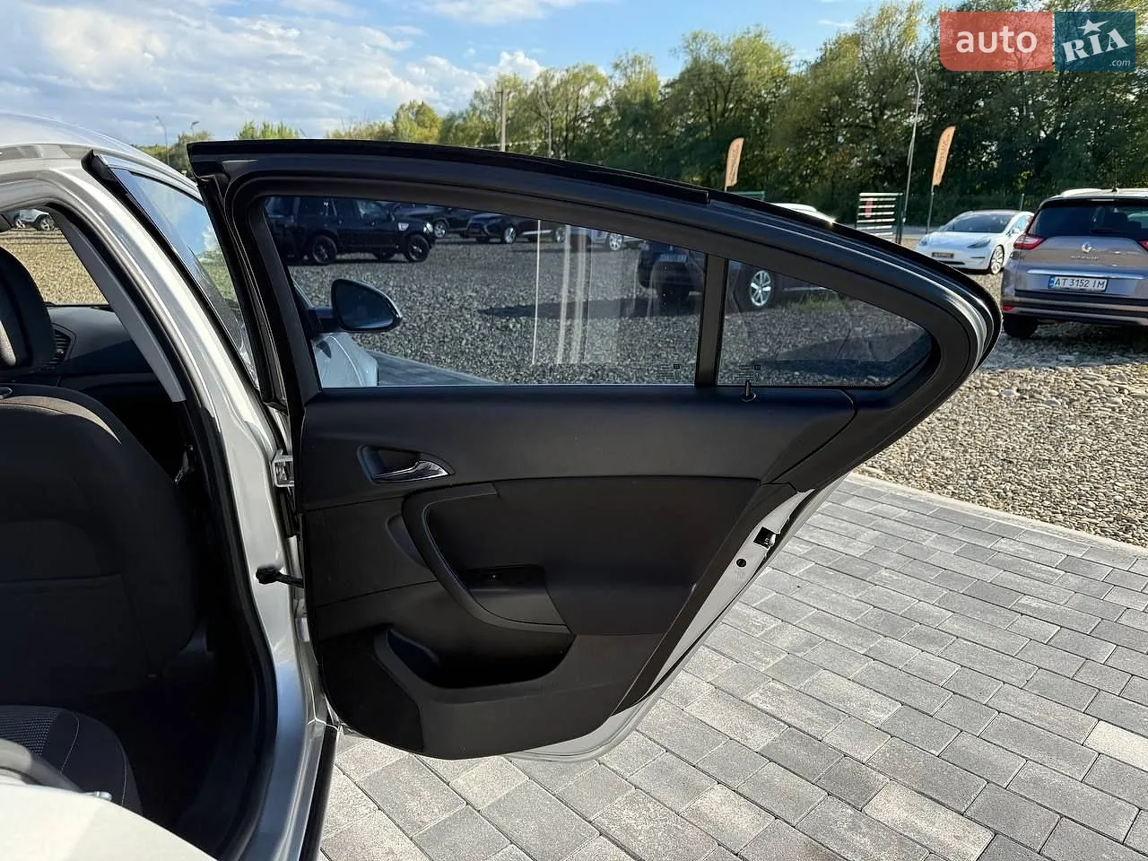 2010 Opel Insignia - мініатюра 17
