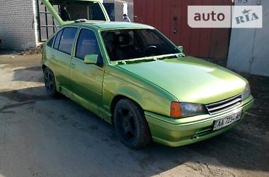Хэтчбек Opel Kadett 1985 в 