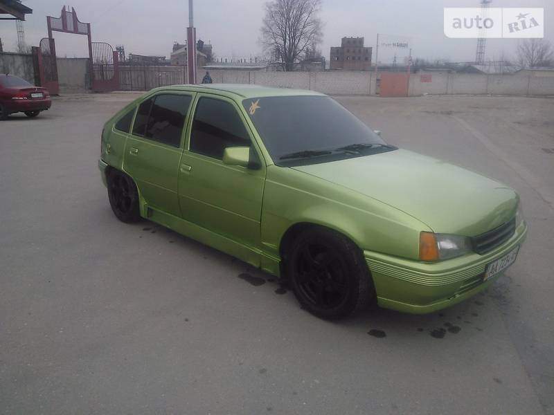 Хэтчбек Opel Kadett 1985 в 