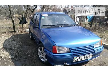 Седан Opel Kadett 1987 в Черновцах