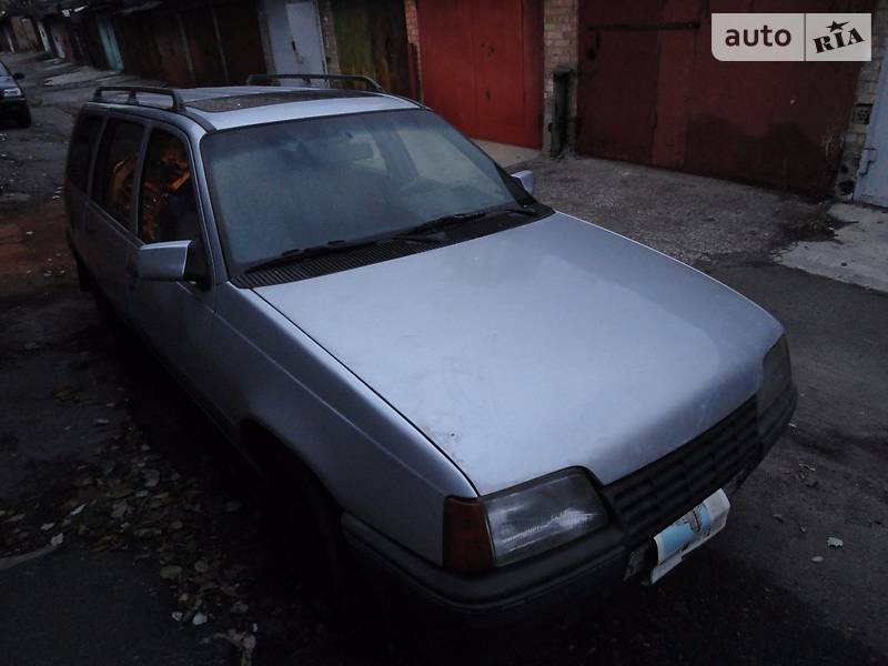 Універсал Opel Kadett 1988 в Києві