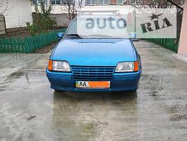 Седан Opel Kadett 1986 в Киеве