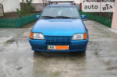 Седан Opel Kadett 1986 в Киеве