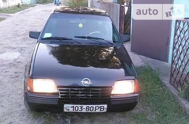 Хэтчбек Opel Kadett 1988 в Харькове
