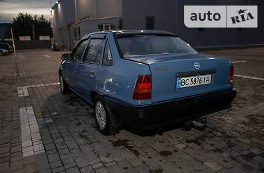 Седан Opel Kadett 1987 в Львове