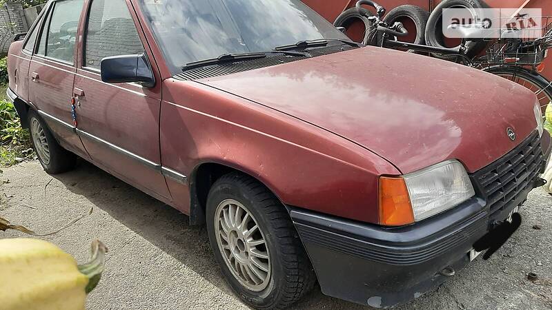 Седан Opel Kadett 1987 в Киеве