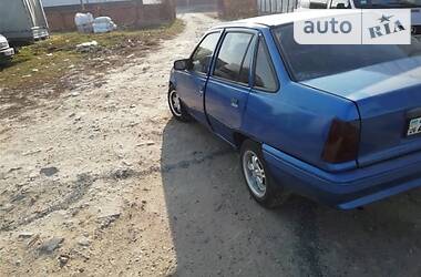 Седан Opel Kadett 1987 в Черновцах