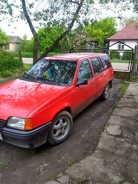 Универсал Opel Kadett 1987 в Буске