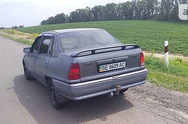 Седан Opel Kadett 1988 в Киеве
