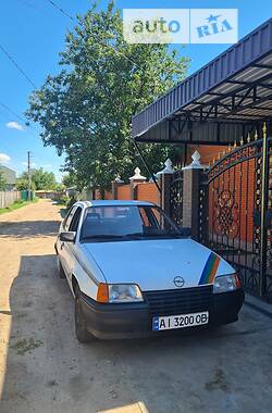 Седан Opel Kadett 1988 в Яготине