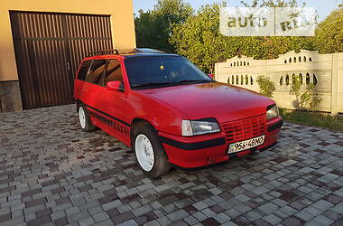Универсал Opel Kadett 1988 в 