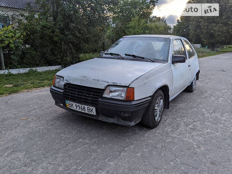 Хэтчбек Opel Kadett 1988 в Дубно