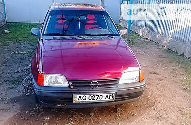 Хетчбек Opel Kadett 1990 в Іршаві