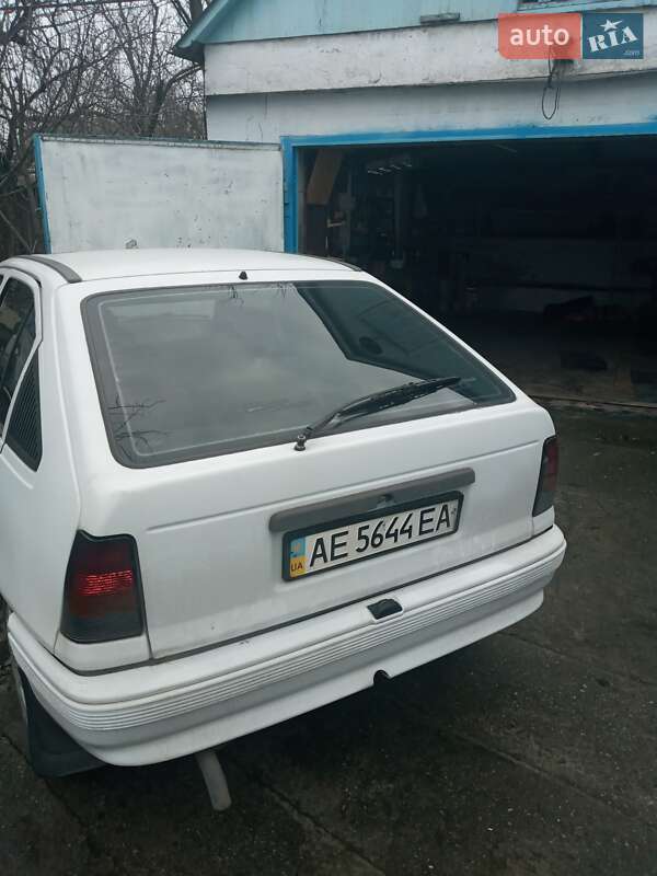 Седан Opel Kadett 1990 в Дніпрі