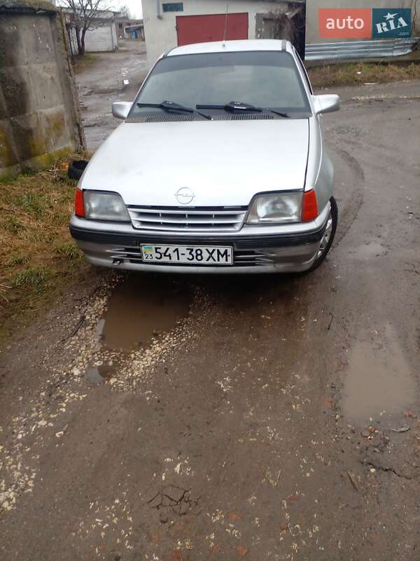 Седан Opel Kadett 1987 в Хмельницькому