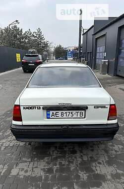 Седан Opel Kadett 1986 в Днепре