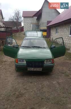 Хэтчбек Opel Kadett 1986 в Кременце