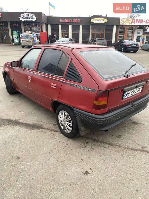 Хэтчбек Opel Kadett 1986 в Кривом Роге