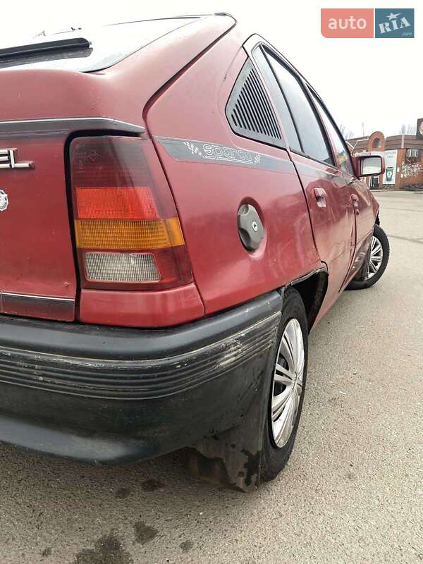 Хэтчбек Opel Kadett 1986 в Кривом Роге
