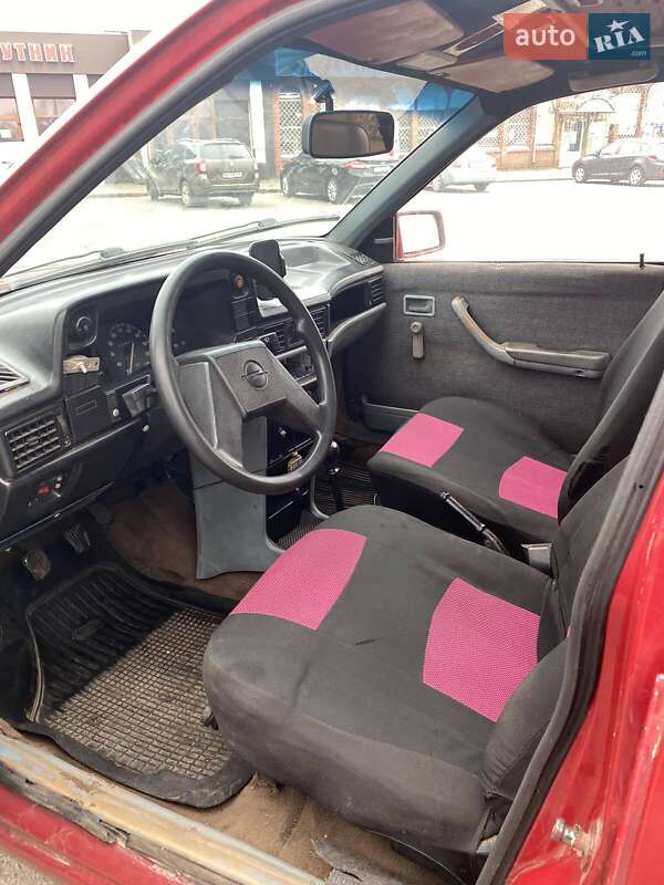 Хэтчбек Opel Kadett 1986 в Кривом Роге