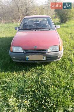Хэтчбек Opel Kadett 1989 в Болехове