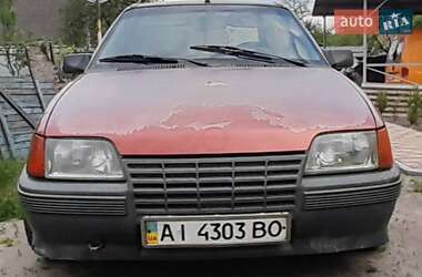 Хэтчбек Opel Kadett 1988 в Миргороде