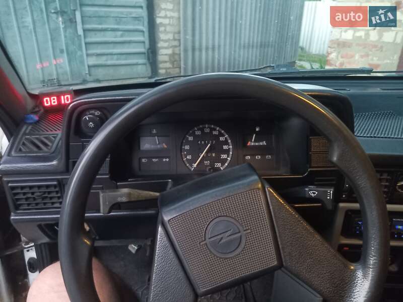 Седан Opel Kadett 1987 в Харкові