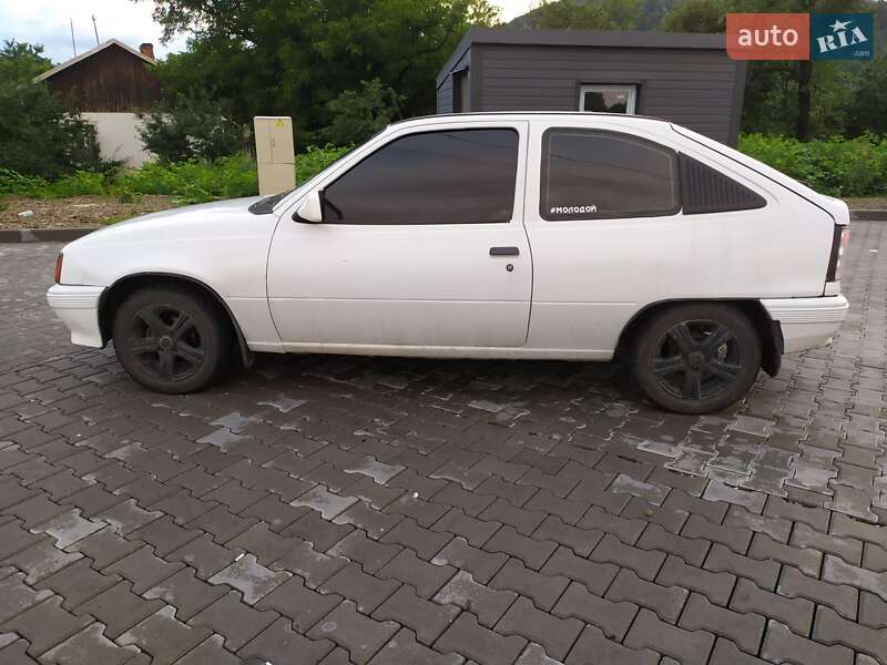 Хэтчбек Opel Kadett 1987 в Ивано-Франковске