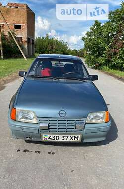 Седан Opel Kadett 1987 в Полонном