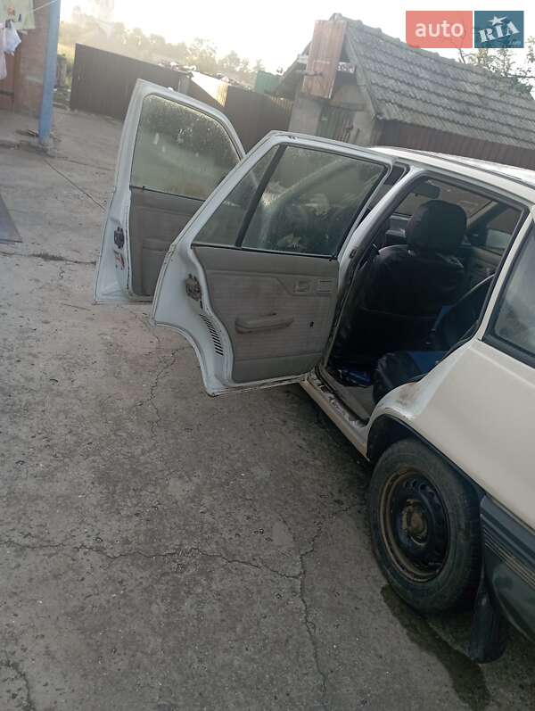 Седан Opel Kadett 1990 в Килии