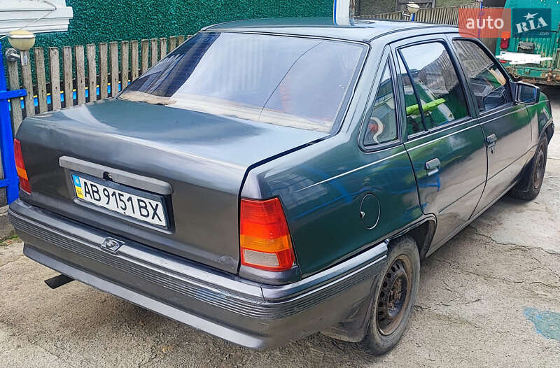 Седан Opel Kadett 1986 в Песчанке