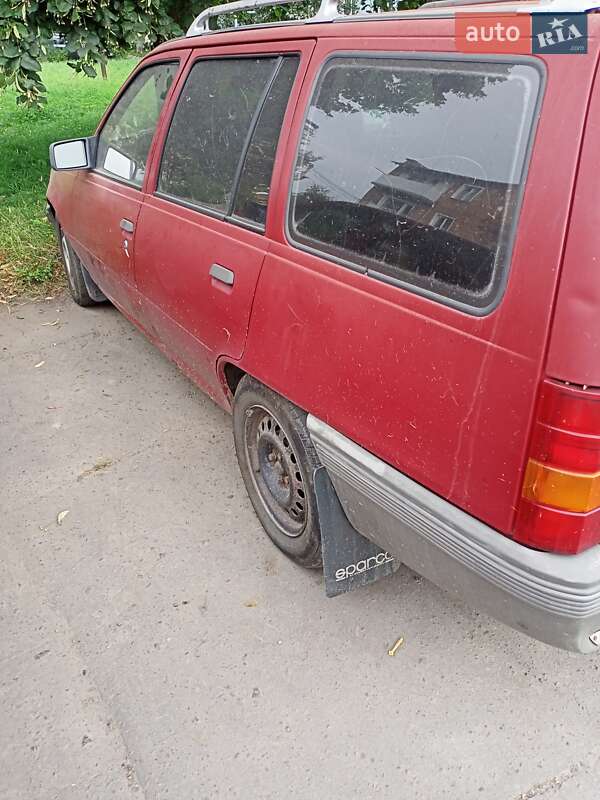 Універсал Opel Kadett 1985 в Нововолинську