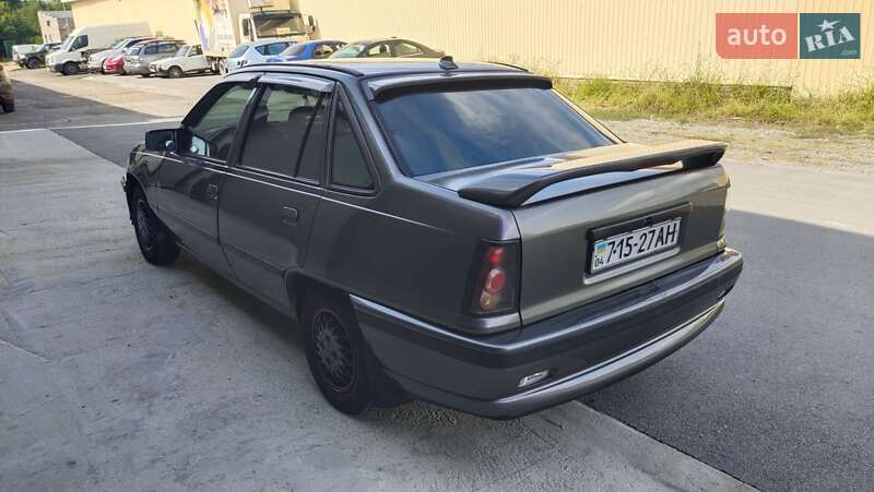 Седан Opel Kadett 1986 в Дніпрі