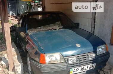 Седан Opel Kadett 1986 в Желтых Водах