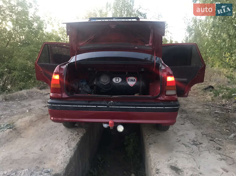 Седан Opel Kadett 1987 в Городні