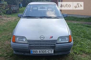 Седан Opel Kadett 1986 в Сторожинце