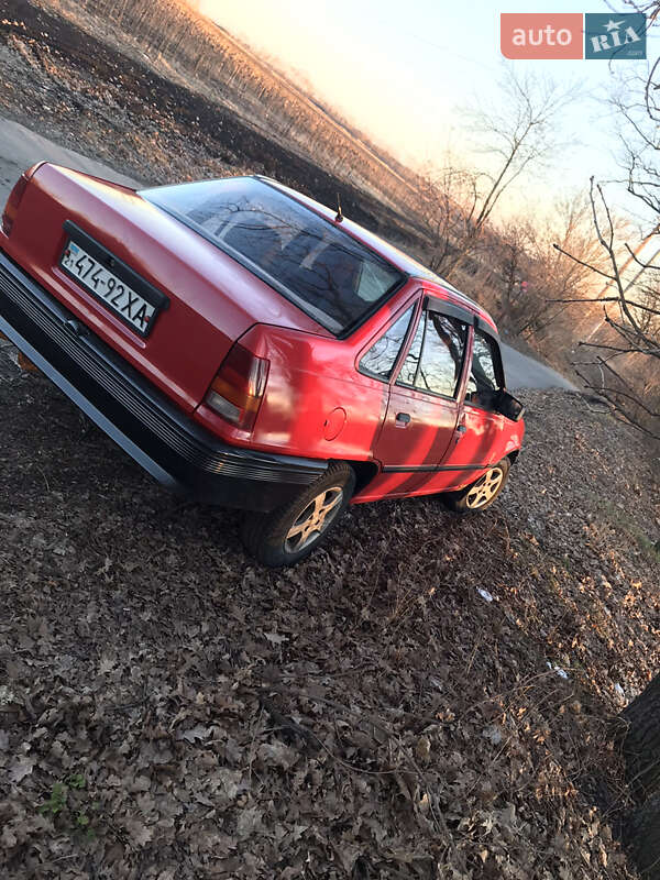 Седан Opel Kadett 1987 в Лозовій