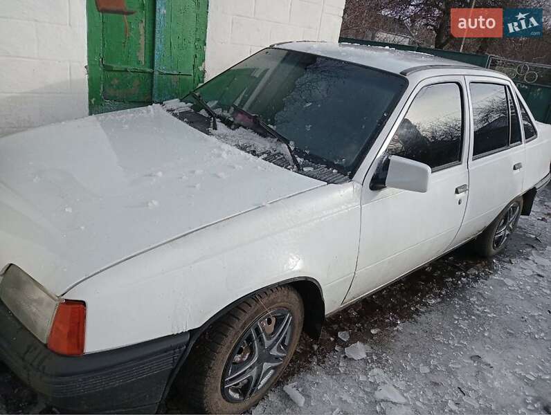 Седан Opel Kadett 1991 в Дніпрі