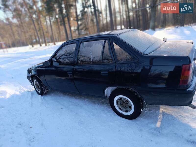 Седан Opel Kadett 1987 в Малині