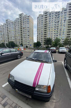 Хэтчбек Opel Kadett 1985 в Вишневом