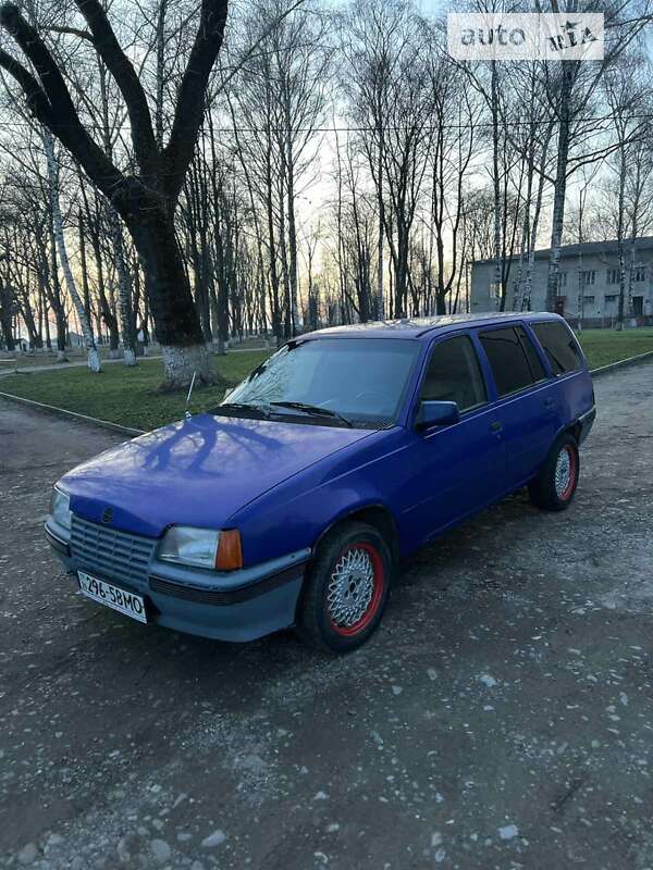 Універсал Opel Kadett 1990 в Чернівцях