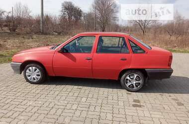 Седан Opel Kadett 1987 в Стрые