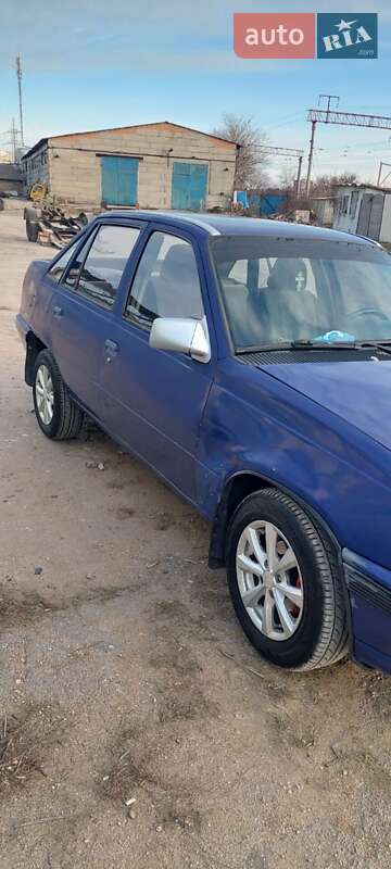 Седан Opel Kadett 1986 в Одессе