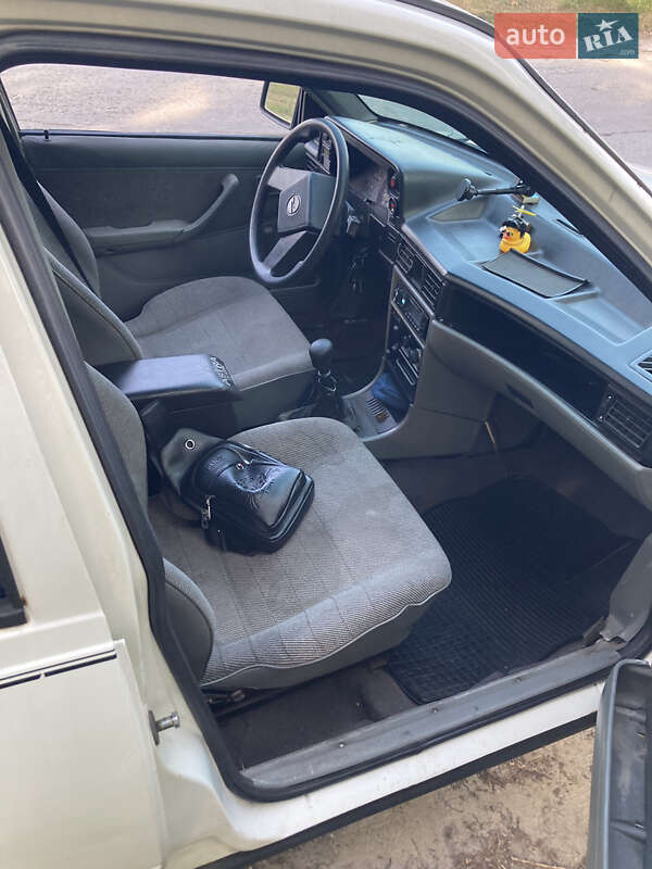 Седан Opel Kadett 1987 в Києві